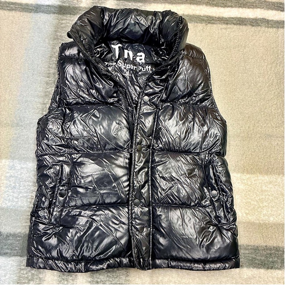 Aritzia TNA black puffer vest